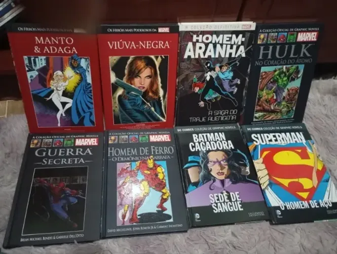 Salvat graphic novels capa preta e vermelha e Dc graphic novels