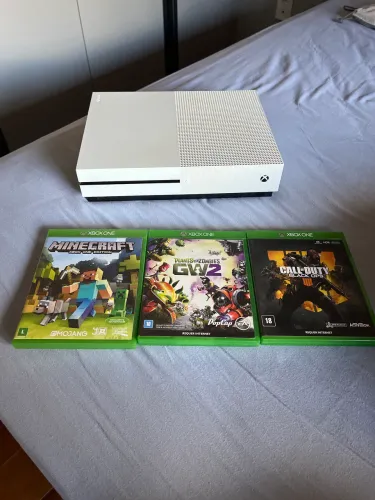 Xbox one S (500gb) + 3 jogos 