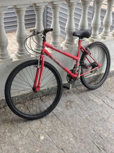 Bike vermelha feminina aro 26