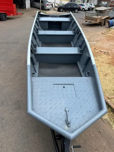 Barco Semi Chato 5m - Ótimo para Pesca de Tucunaré .