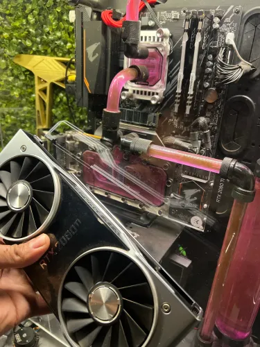 Placa de vídeo RTX 2080Ti Founders Edition