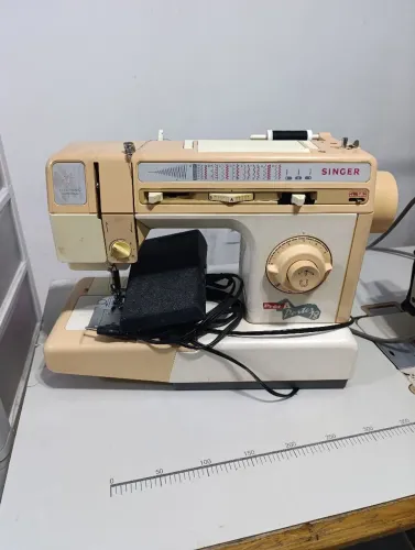 Máquina de costura doméstica Singer Prêt-à-Porter 18