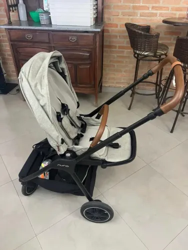 Carrinho de bebê Nuna Triv Next - Importado