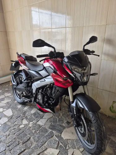 Dominar NS 200