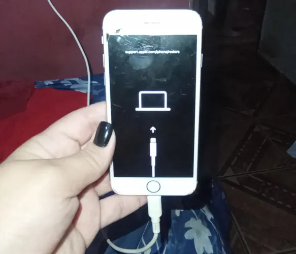 iPhone 8 64gb entrou em modo recuperação, tenho o iCloud dele, fica 50 reais pra arrumar..