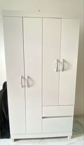 Vende-se guarda roupa