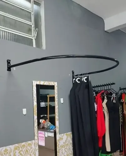 Provador de parede em arco arará 