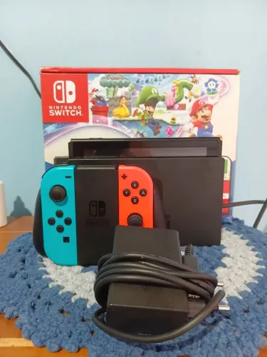 Nintendo Switch V2 - DESBLOQUEADO (com garantia, preço negociável)