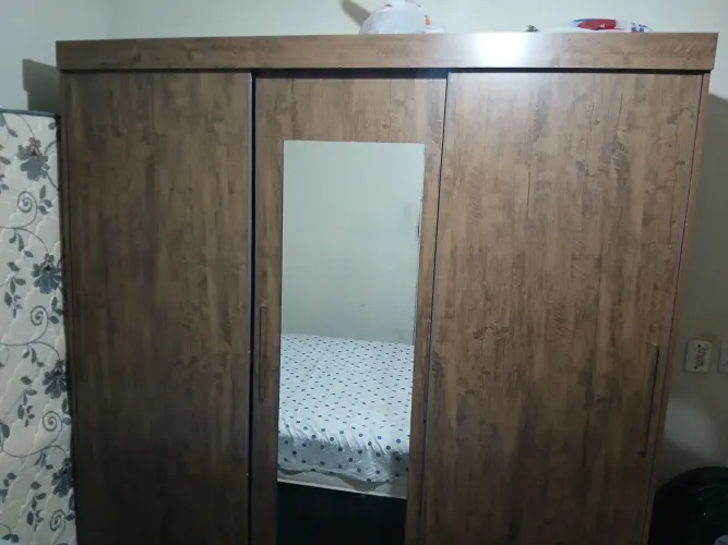 Guarda roupa porta de correr