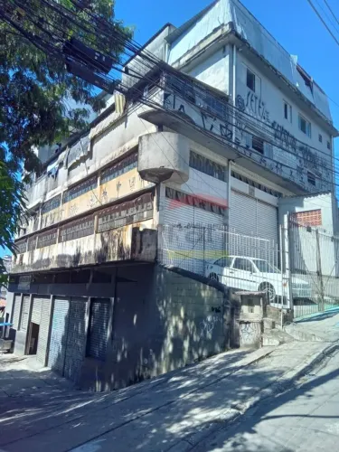 Prédio comercial Peri