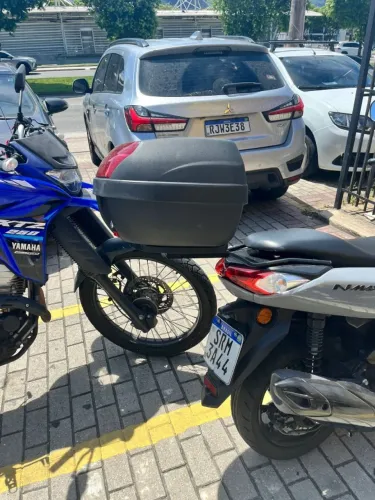 ACEITO OFERTA | Baú / Bagageiro para Yamaha NMAX + Suporte (Garfo) | Ótimo Estado | R$ 280