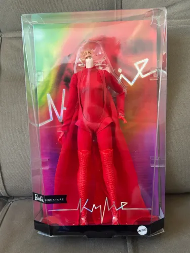 Boneca Barbie kylie minogue