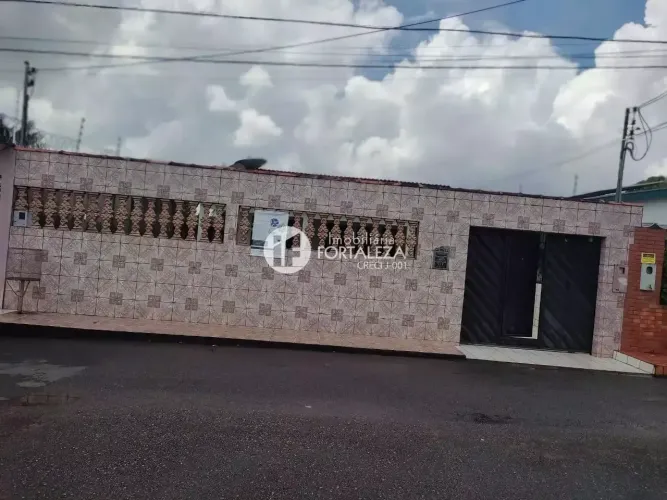 Casa Residencial com 2 Quartos (1 Suíte), Quintal e 3 Vagas Rio Branco/AC (Conj. Tucumã)