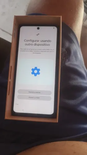 Vendo um celular moto G35, com capinha e película, 256gb quase sem marca de uso, chama no