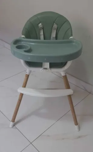 Cadeira de alimentação infantil