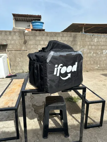 BAG / MOCHILA DELIVERY PRETA 45L LAMINADA