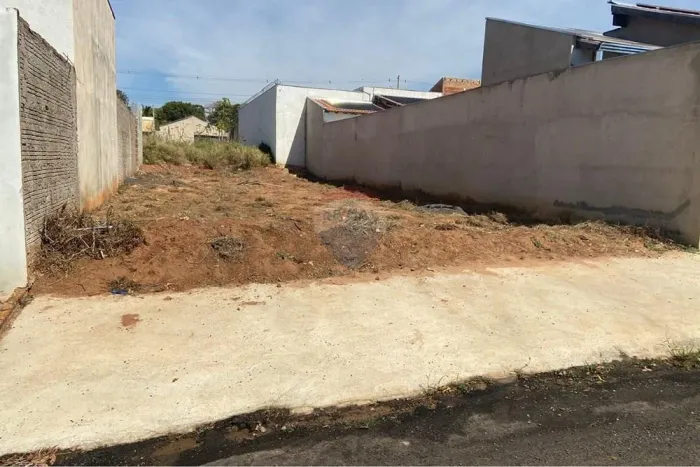 Terreno plano com 225 m à Venda no Bairro San Fernando