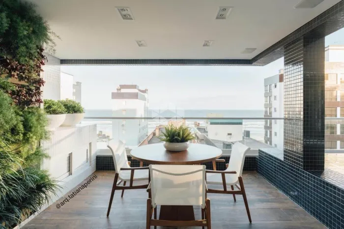 Apartamento 3 suítes + lavabo, decorado com vista mar e piscina privativa, 3 box/vagas de 