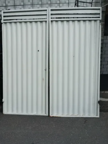 Portão de garagem.