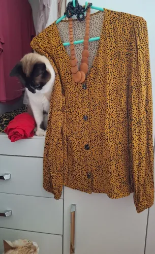 Blusa NOVA (NÃO FOI USADA NEM UMA VEZ) das Pernambucanas cor vibrante