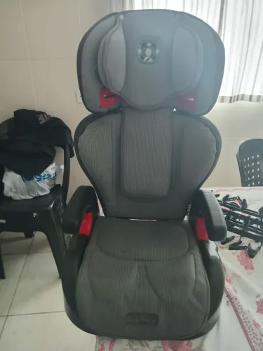 Cadeirinha para carro excelente estado para crianças de 4 a10anos