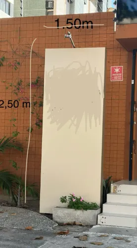 Totem De Fachada Em ACM Seminovo - Excelente Estado [BEGE)