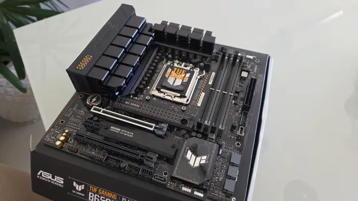 Placa mãe Asus B650M Plus TUF Gaming AM5 Impecável