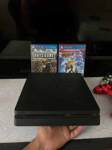 PS4 Slim + 2 Controles + JOGOS