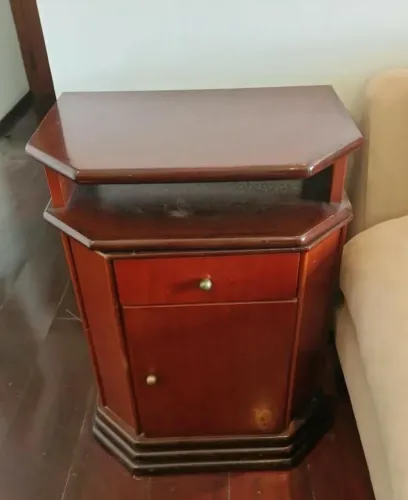 Vendo antigo móvel rack de madeira escura