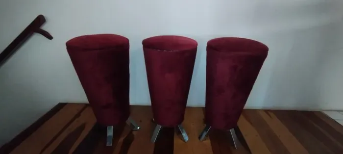 Trio de Banquetas Altas em Veludo Bordô (75cm)