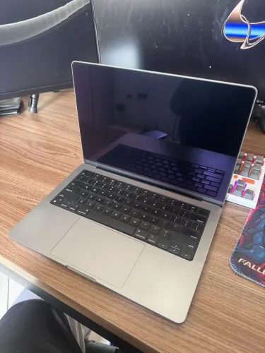 Macbook m3 pro 512gb 8gb