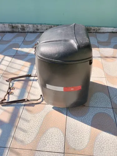 Baú resiplastic 150 litros com trilho para uma Honda já 2008 timo estado de conservação