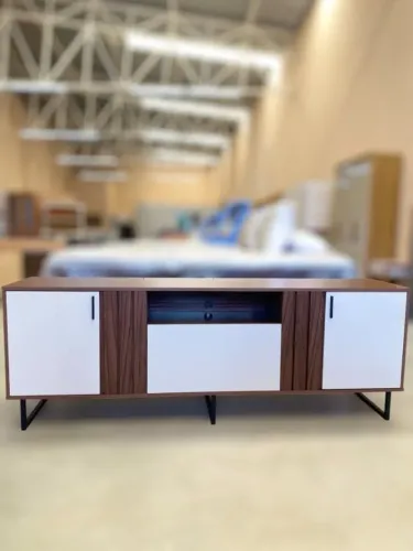 Rack Colibri Juruá com 180 cm de Largura, 3 Portas, Ideal para TV de até 70?