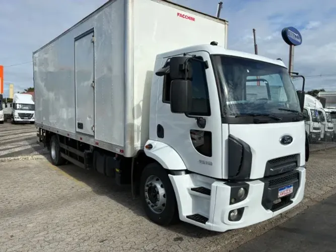 Cargo 1519 ano 2013 Bau
