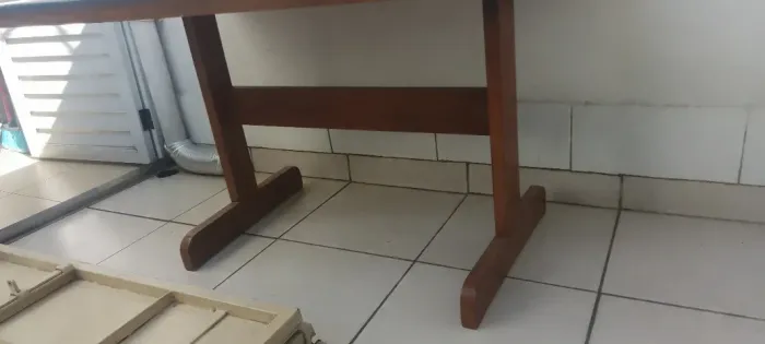 Mesa de madeira maciça para cozinha