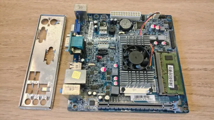 Kit placa mãe ECS + Processador Intel Dual Core 847 + memória ram