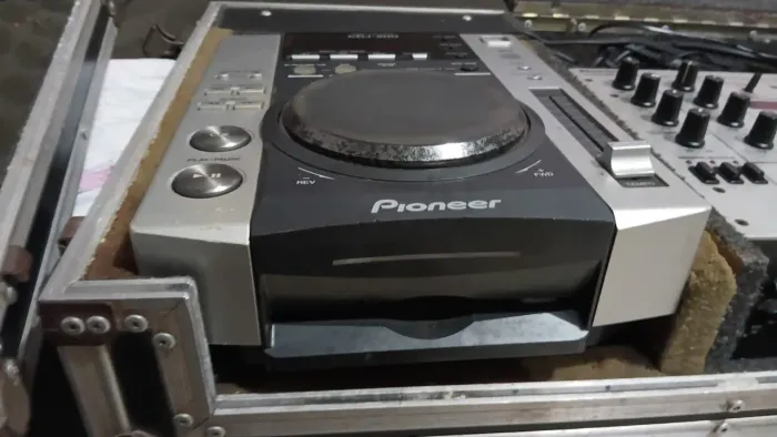 Vende se cdj 200 com Mixer e case 