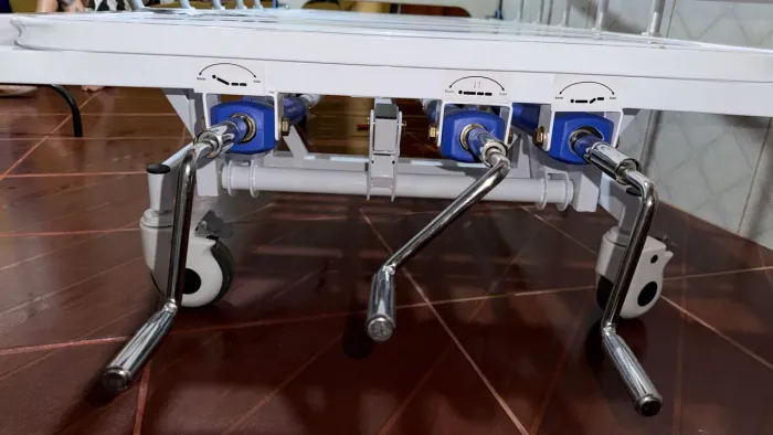 Vendo cama hospitalar com apenas um mês de uso. Possui garantia e nota flscal