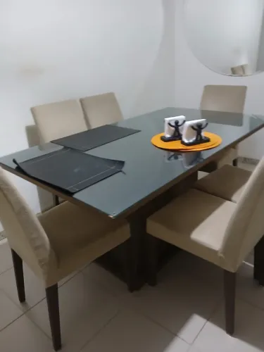 Mesa com 6 cadeiras