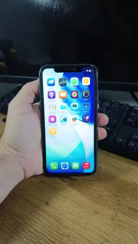 iPhone 11 impecável