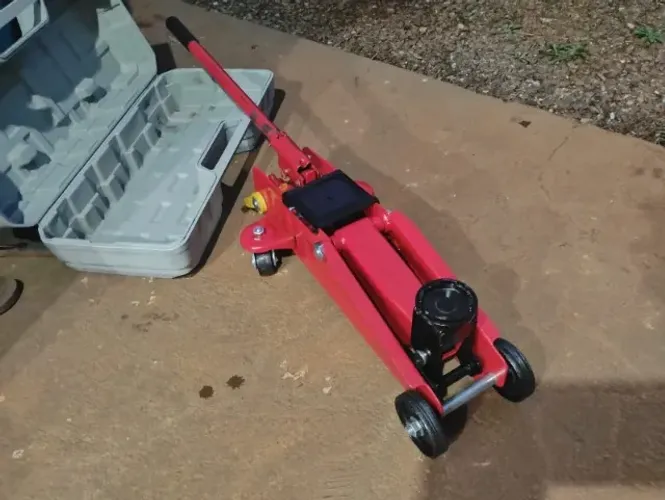 Macaco Hidráulico Automotivo Jacaré 2 Ton Sparta + Maleta (Semi Novo) 