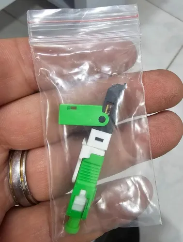 Conector de campo Clik provedor Internet 