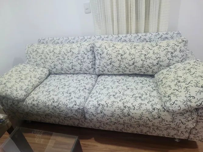 Sofá 3 lugares muito confortável 