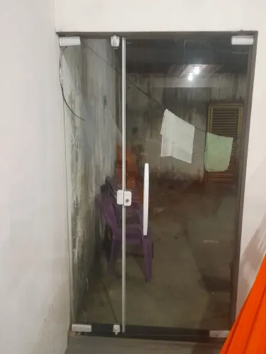 Vendo porta de vidro 