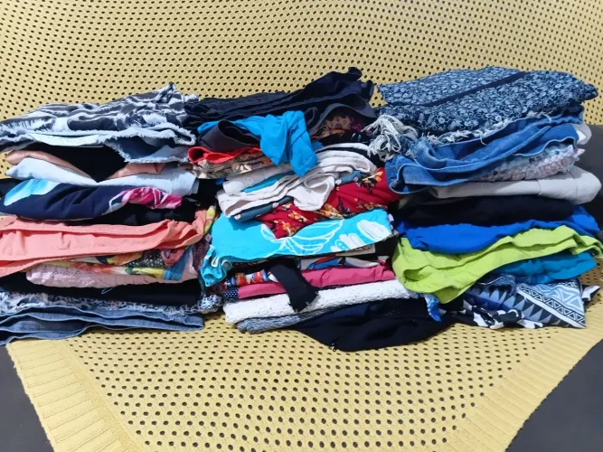 Vendo lote com 70 peças de verão selecionadas e sem defeitos