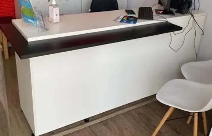 Balcão De Recepção / Atendimento MDF Branco E Preto (2 Metros)