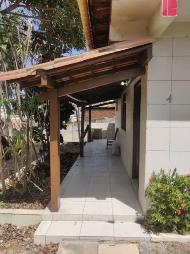 Casa Térrea com 2/4, varanda e garagem, próximo da praia em Pituaçu!