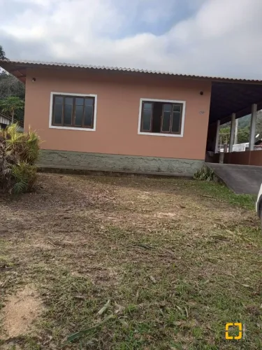 Brognoli Vende - Casa com Quintal em Ratones!
