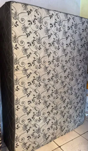 Cama colchão de casal -floral usado boa estrutura e ótima oportunidade está bom 