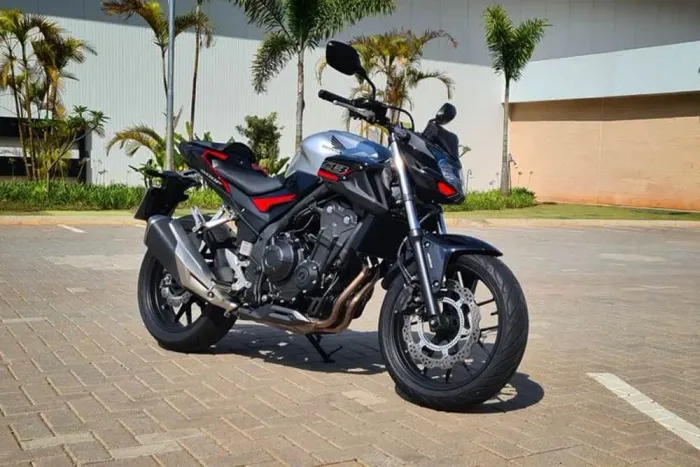 Vendo minha cb 500f..moto sem detalhes....bem cuidada.revisões na Honda.